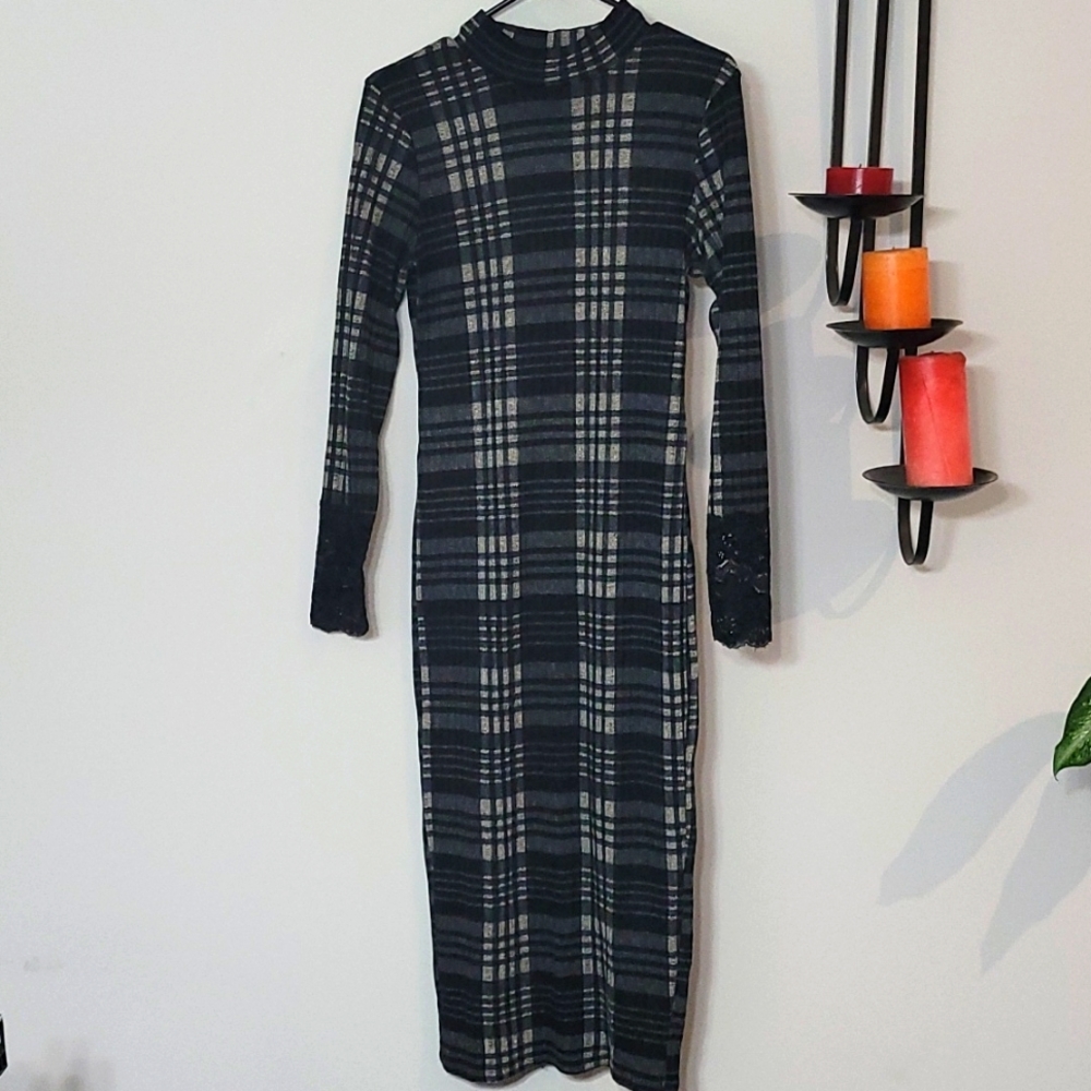 Venus Plaid Dress with Lave Detail Sleeves, Medium